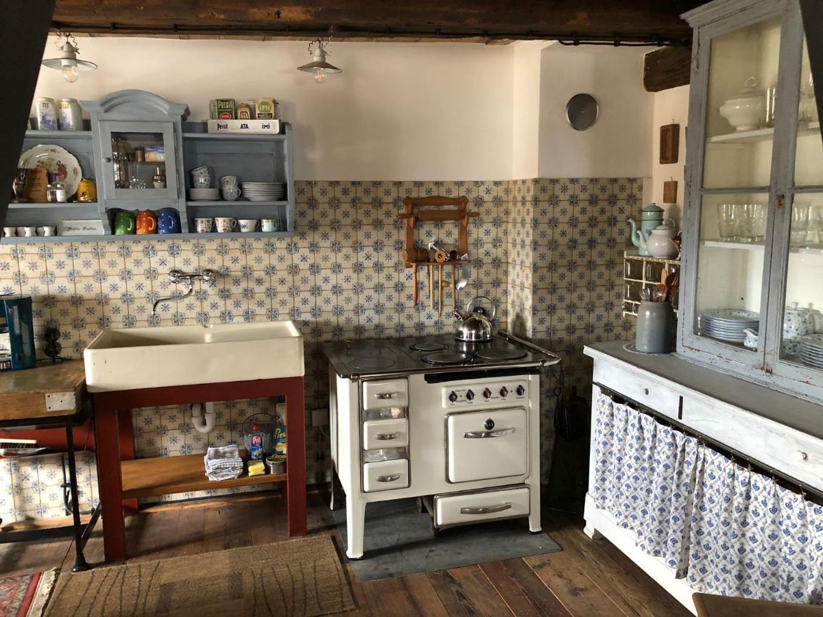 Historisches Fachwerkhaus "Hoher Hirschen" - Stilvolles Studio Und Museales Apartment Mit Romantischem Hof Und Garten Bodman-Ludwigshafen Luaran gambar