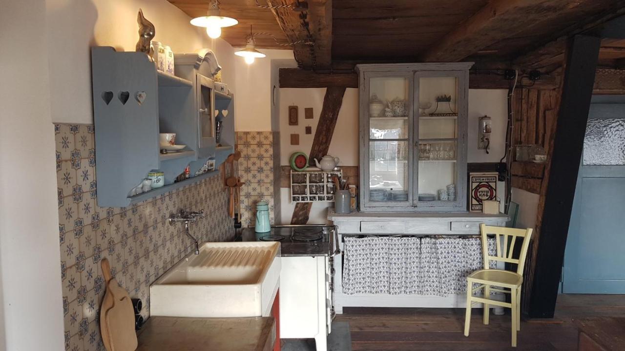 Historisches Fachwerkhaus "Hoher Hirschen" - Stilvolles Studio Und Museales Apartment Mit Romantischem Hof Und Garten Bodman-Ludwigshafen Luaran gambar